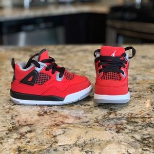 Jordan Retro 4 “Toro”